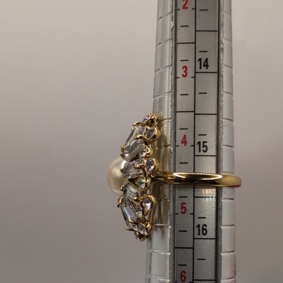J. Crew Silver Pearl Ring with Sparkling Stones Size 4.5 - Picture 8 of 9